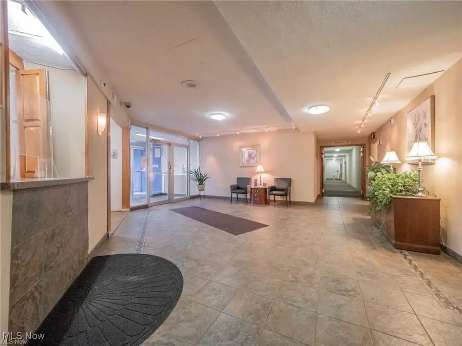 11850 Edgewater Drive #722, Lakewood, OH 44107 - Image #2