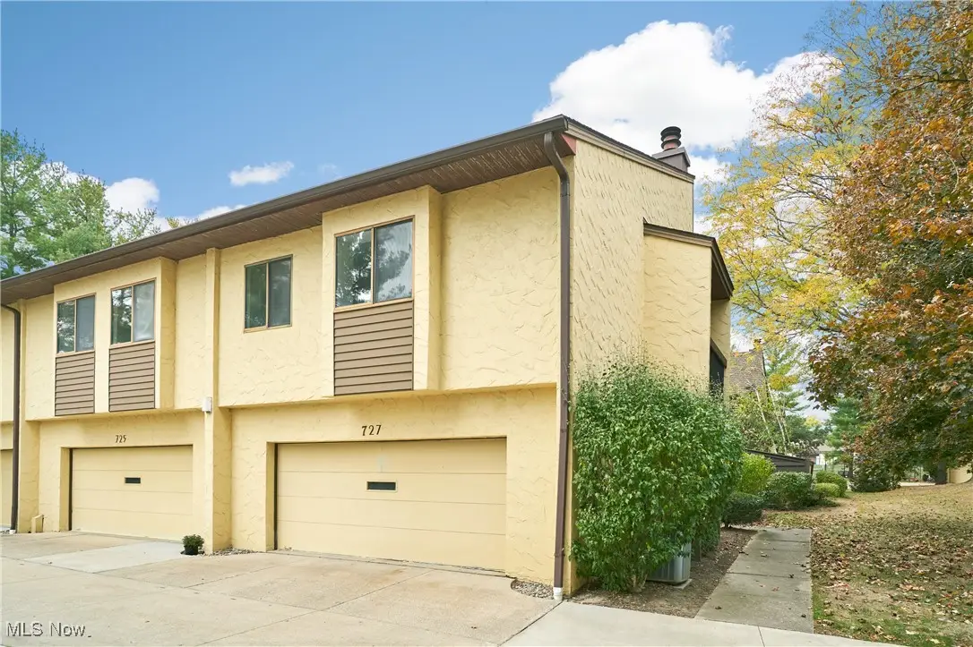 727 Hampton Ridge Drive, Akron, OH 44313 - Image #1