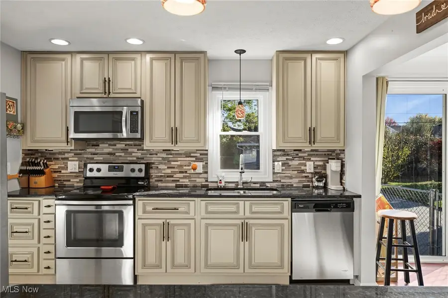 650 E Dartmoor Avenue, Seven Hills, OH 44131 - Image #3