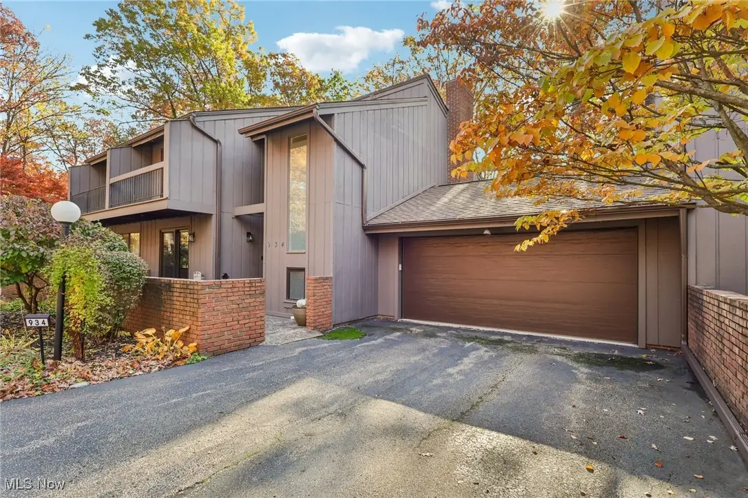 934 Canyon View Road, Sagamore Hills, OH 44067 - Image #1