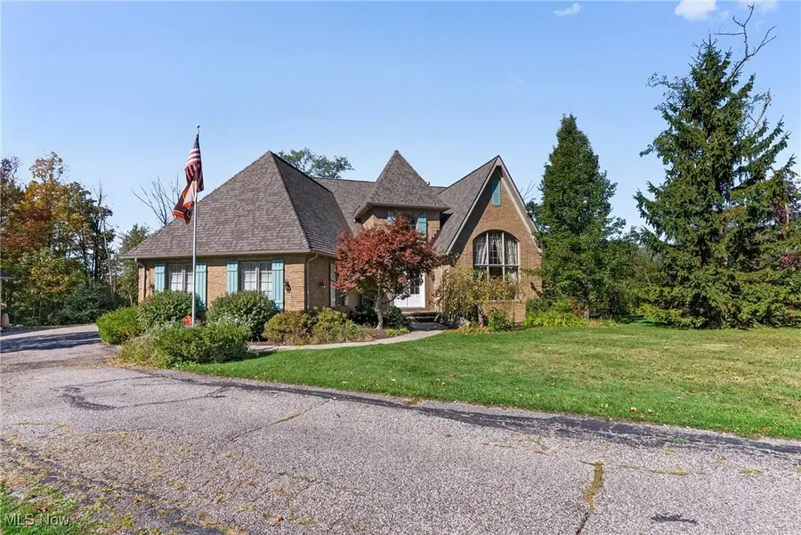 10020 Locust Grove Drive, Chardon, OH 44024 - Image #2
