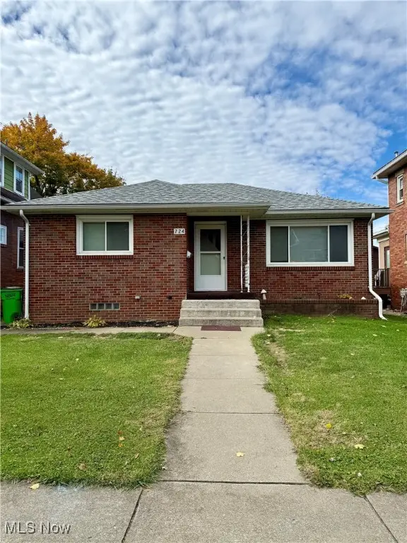 724 N Dawson Street, Uhrichsville, OH 44683