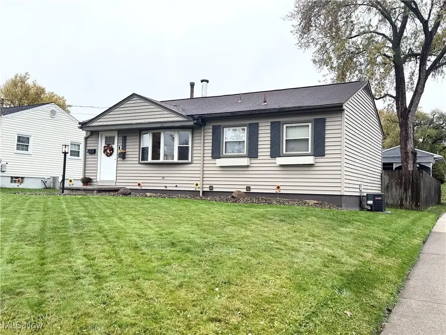 611 Moore Street, Hubbard, OH 44425 - Image #2