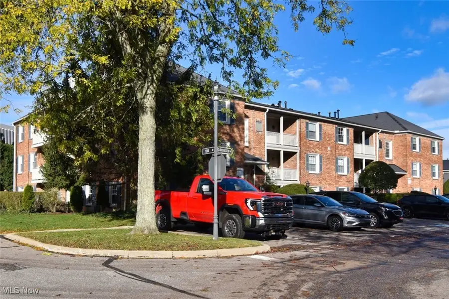 2217 Gouchester Drive #17 B, Lyndhurst, OH 44124 - Image #3