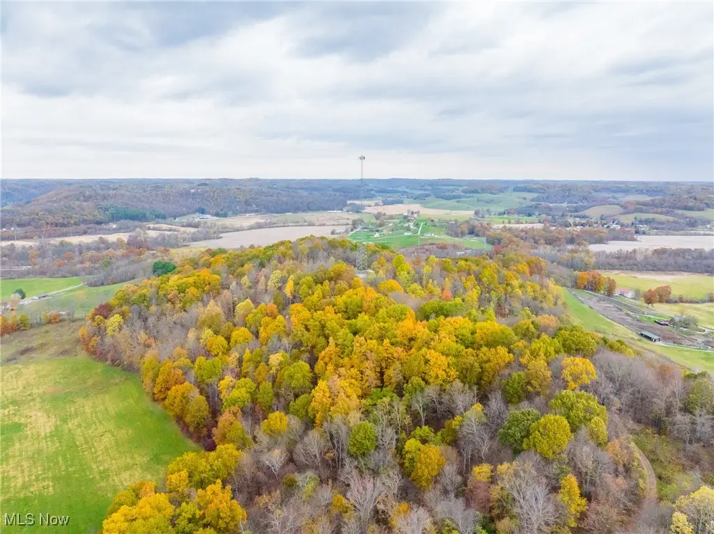 8898 Pleasant Valley Se Road, Uhrichsville, OH 44683 - Image #1