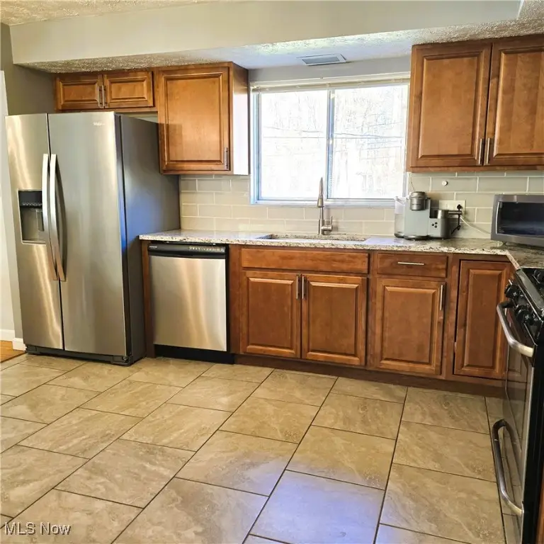 15510 Sandalhaven Drive, Middleburg Heights, OH 44130 - Image #3