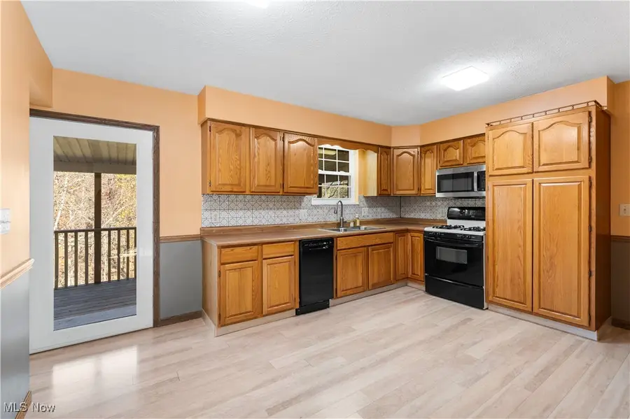 54 Robin Point Drive, Washington, WV 26181 - Image #2