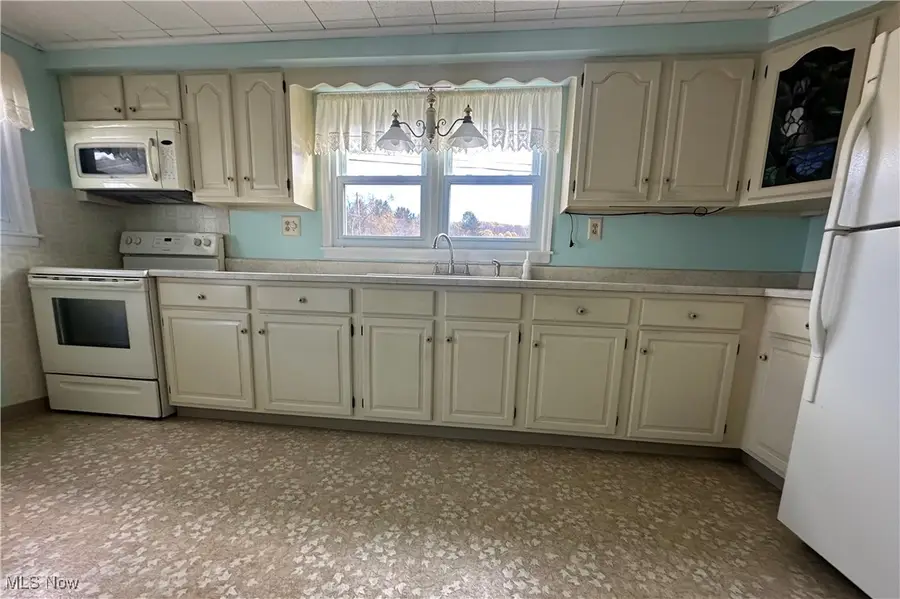 32 Locust Hill Road, Chester, WV 26034 - Image #2