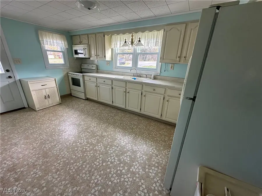 32 Locust Hill Road, Chester, WV 26034 - Image #3