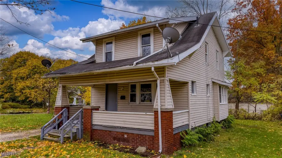 884 Lovers Lane, Akron, OH 44306 - Image #2