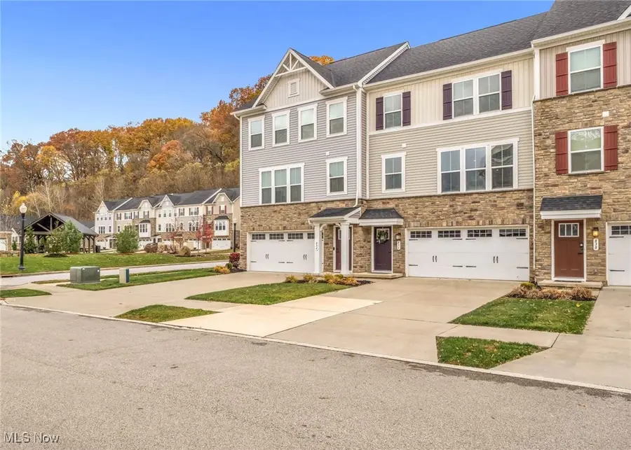 836 Carnation Court, Akron, OH 44303 - Image #2