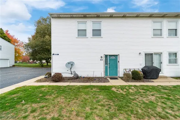 2511 Royal County Down, Uniontown, OH 44685