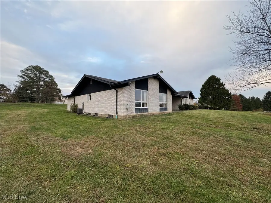 67831 Hill N Dale Drive, Saint Clairsville, OH 43950 - Image #3