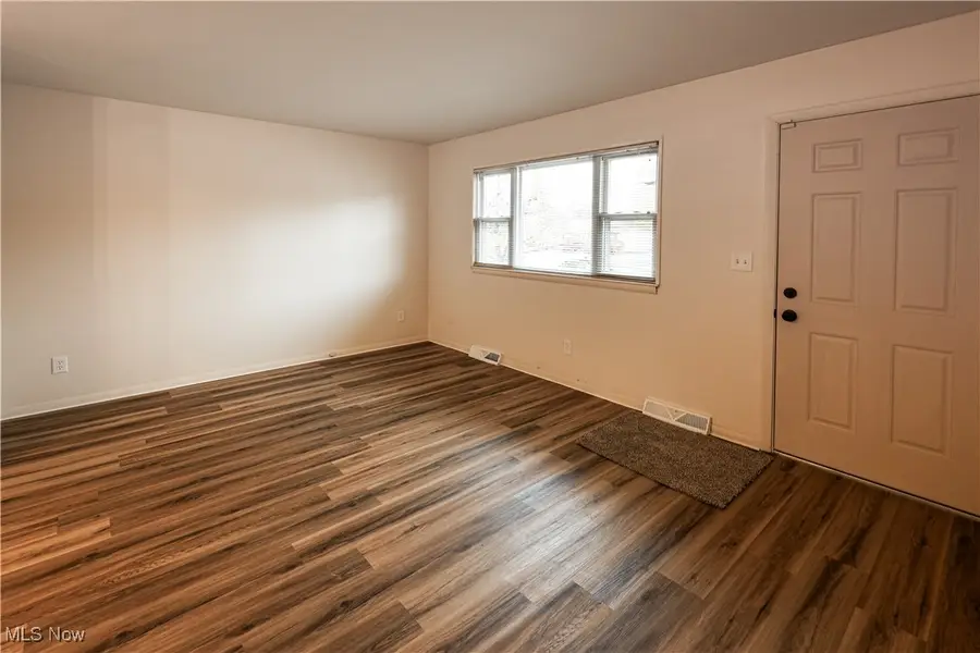 1095 Leslie Lane, Girard, OH 44420 - Image #2