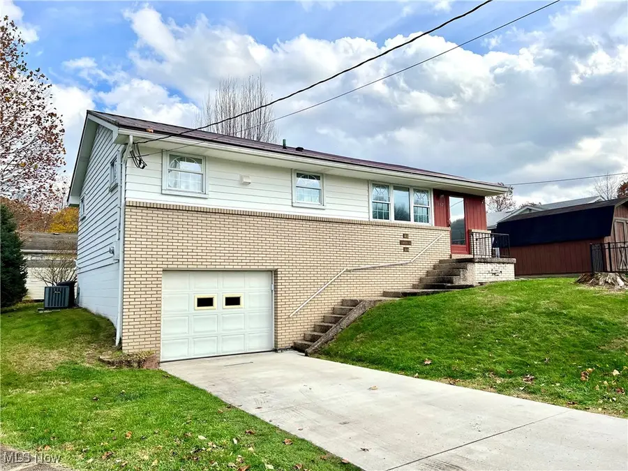 102 Northview Court, Weirton, WV 26062 - Image #2
