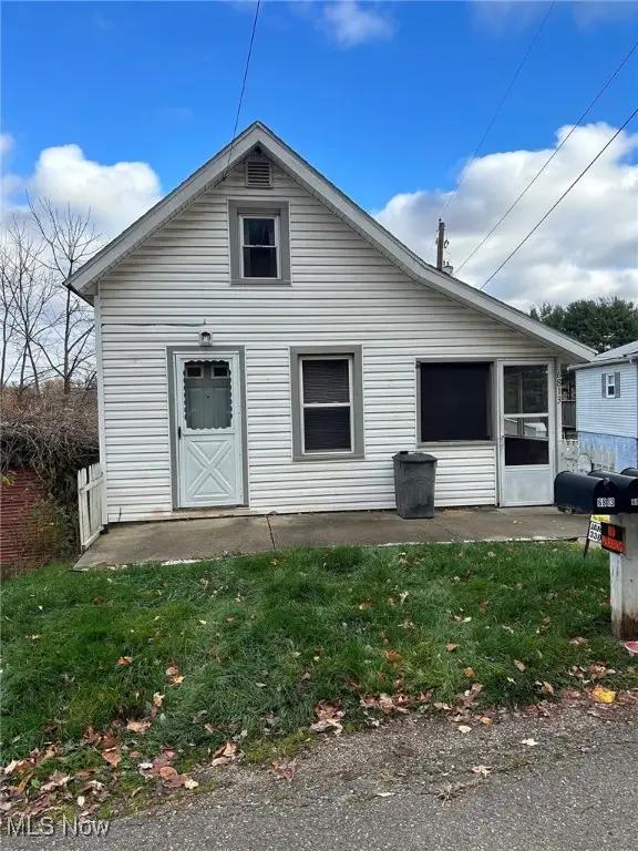 6813 Superior Se Road, Uhrichsville, OH 44683