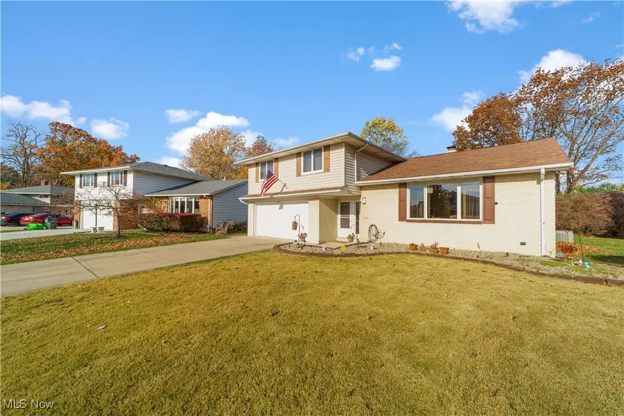 5833 Ashcroft Drive, Mayfield Heights, OH 44124 - Image #2