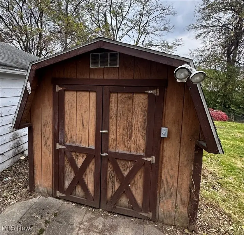 153 Carolina Avenue, Chester, WV 26034 - Image #2