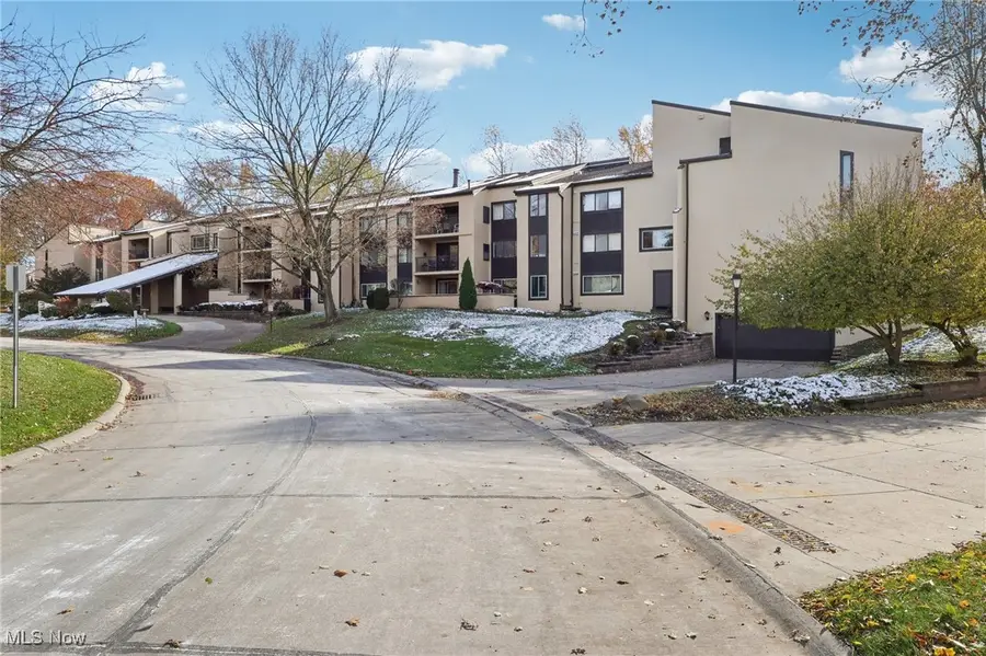 1006 Bunker Drive #204, Fairlawn, OH 44333 - Image #2