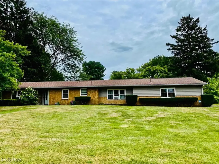 8304 Sharon Nw Avenue, North Canton, OH 44720 - Image #2