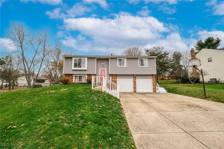 4407 Sunnyview Drive, Uniontown, OH 44685 - Image #2