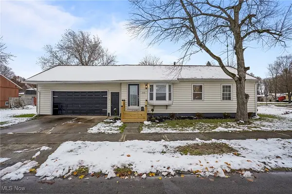 2748 Clearwater Nw Drive, Warren, OH 44485