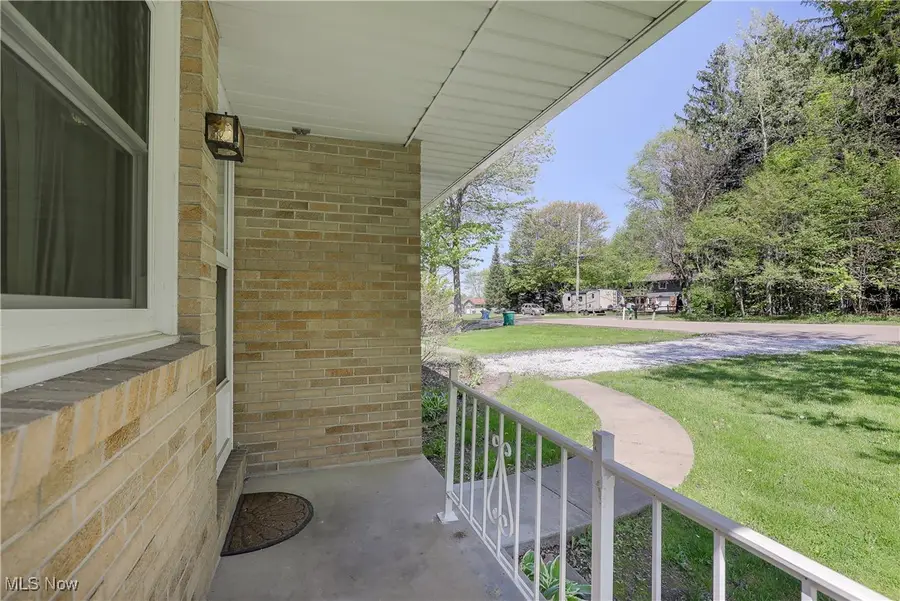 3300 Twin Hills Nw Street, Uniontown, OH 44685 - Image #3