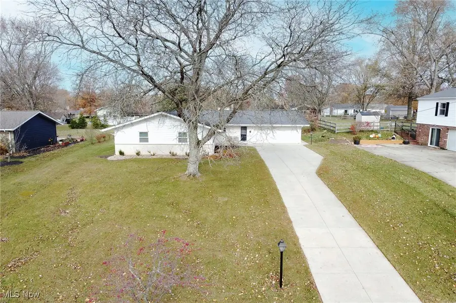 126 Greenbriar Drive, Aurora, OH 44202 - Image #2