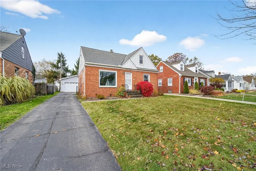 1424 Parkview Drive, Lyndhurst, OH 44124 - Image #2