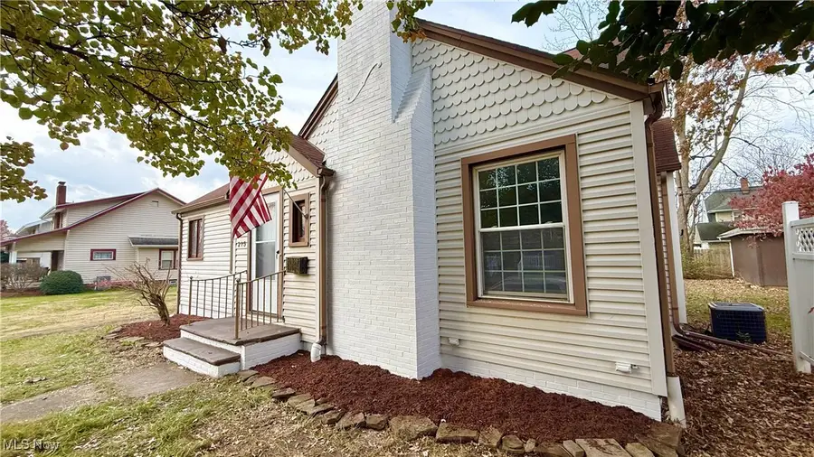 215 Roslyn Nw Avenue, Canton, OH 44708 - Image #2