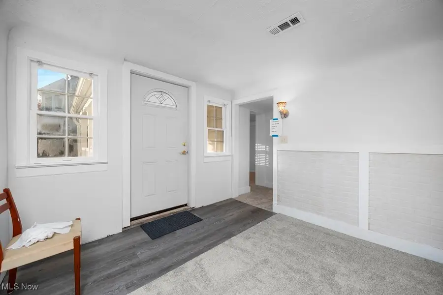 27056 Sprague Road, Olmsted Township, OH 44138 - Image #3