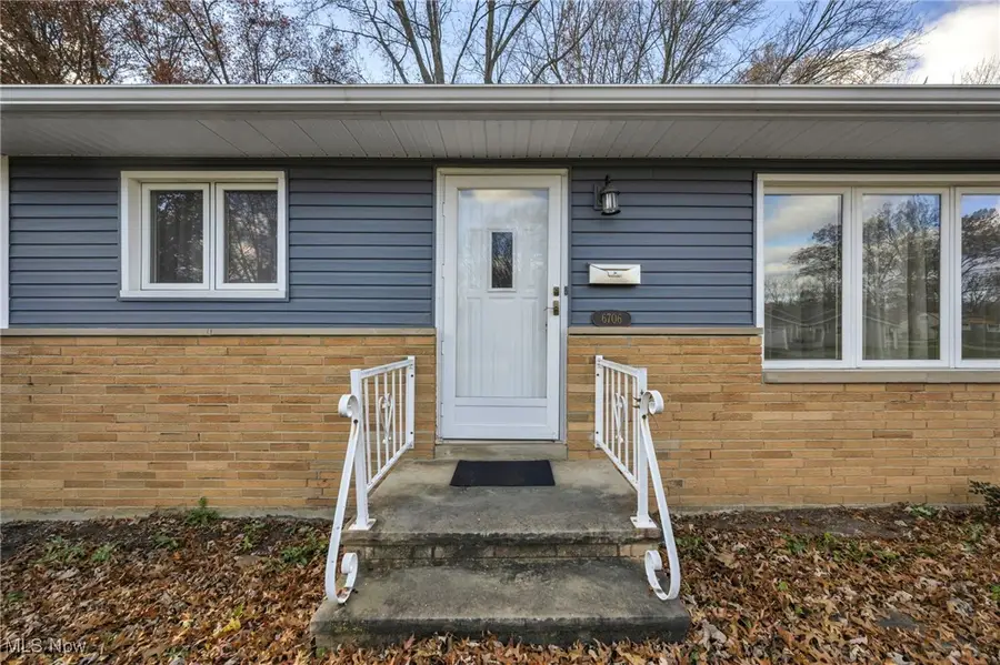 6706 Crestwood Lane, Olmsted Township, OH 44138 - Image #3