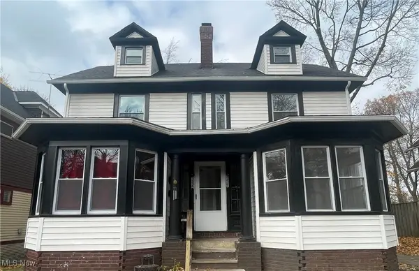 3235 Oak Road, Cleveland Heights, OH 44118