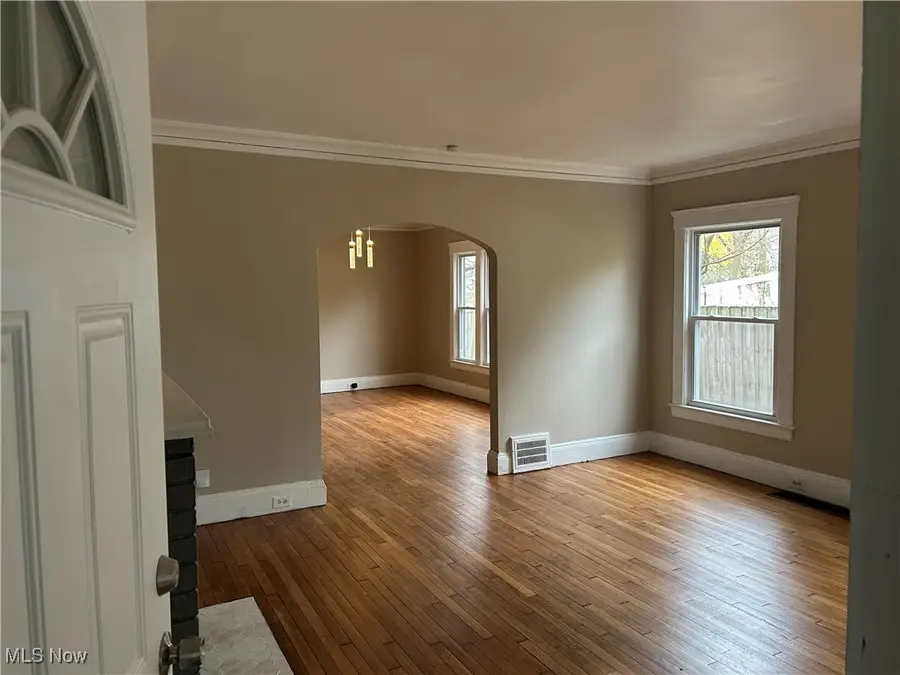 3235 Oak Road, Cleveland Heights, OH 44118 - Image #2