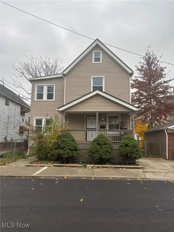 827 London Road, Cleveland, OH 44110
