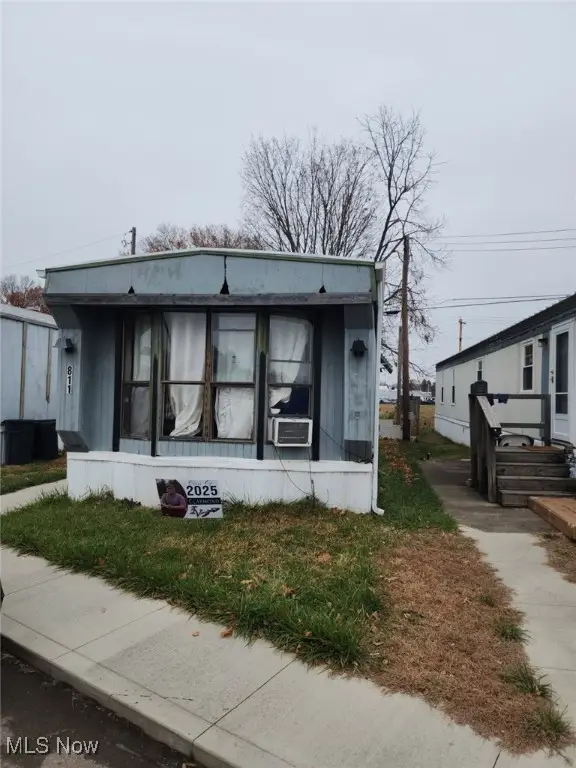 811 Zella Nw Avenue, New Philadelphia, OH 44663