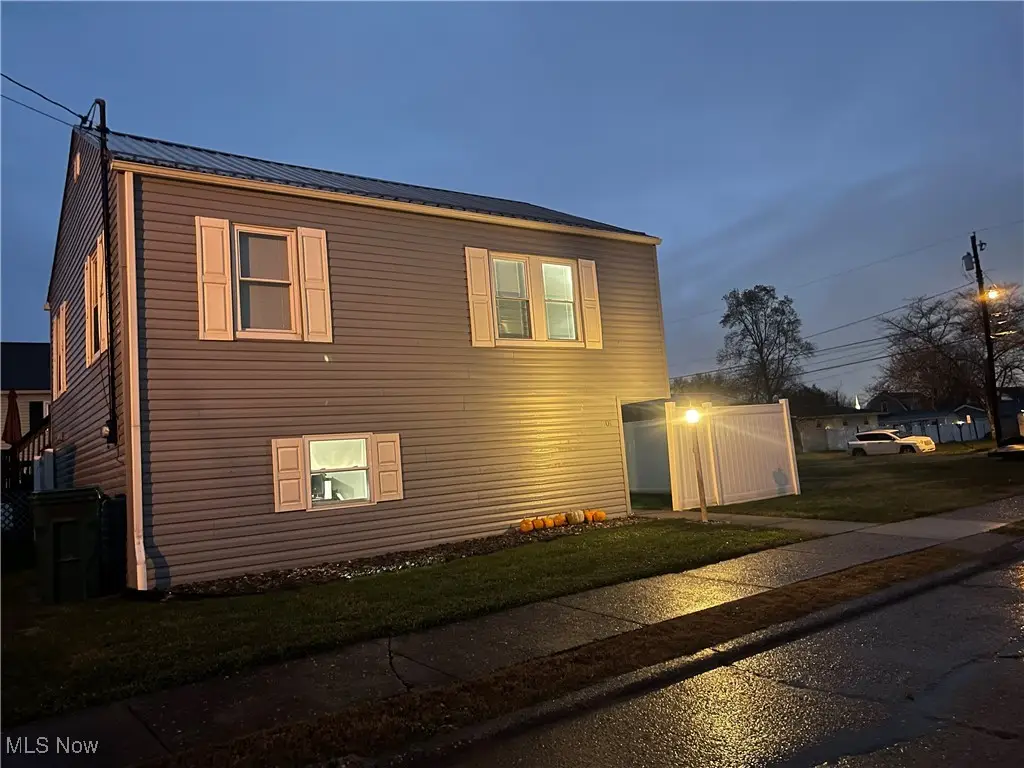 301 39th Street, Vienna, WV 26105 - Image #1