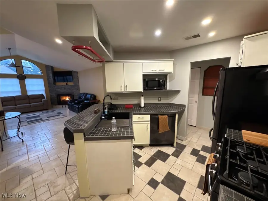 3850 Northwoods Ne Court #6, Warren, OH 44483 - Image #3