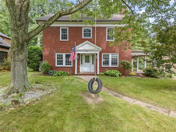 241 N College Street, Newcomerstown, OH 43832