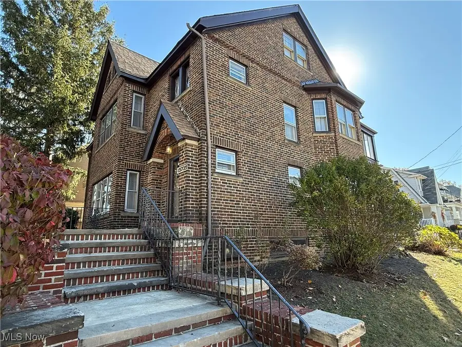 15735 Clifton Boulevard, Lakewood, OH 44107 - Image #2