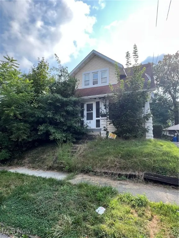 2137 12th Sw Street, Akron, OH 44314 - Image #1