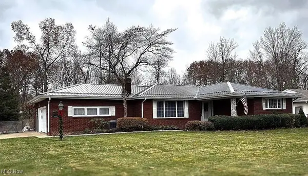 1390 Waverly Nw Drive, Champion, OH 44483