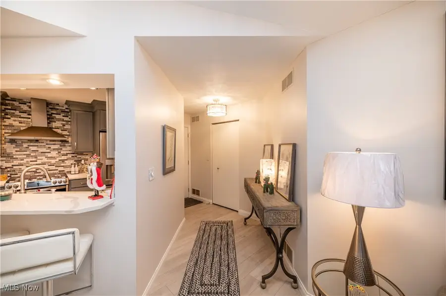 1173 Red Tail Hawk Court #5, Youngstown, OH 44512 - Image #3