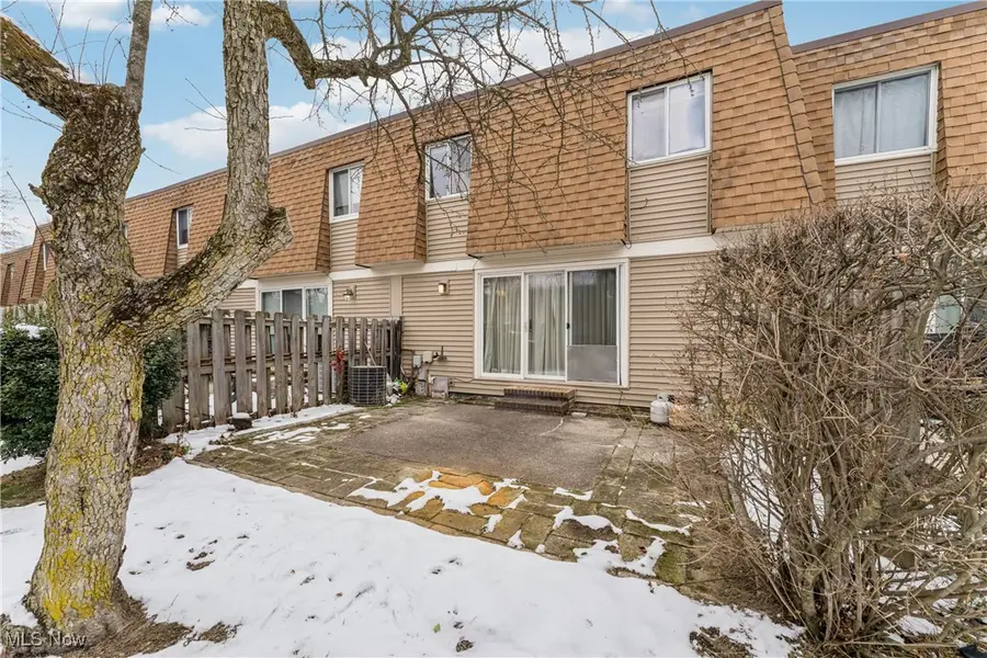 26523 Sussex Drive, Olmsted Falls, OH 44138 - Image #3