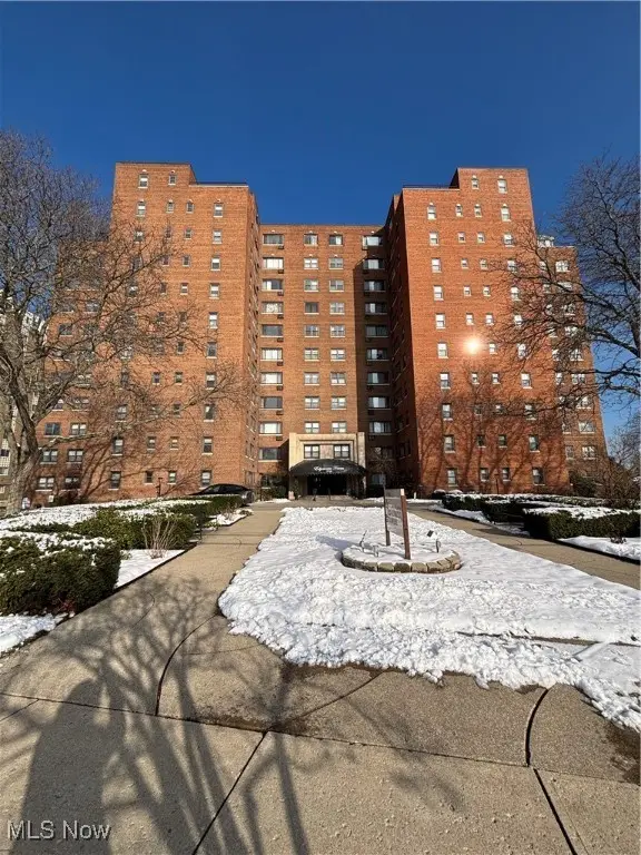 11720 Edgewater Drive, Lakewood, OH 44107