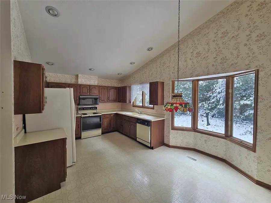 117 Brookview Sw Drive, North Canton, OH 44709 - Image #3