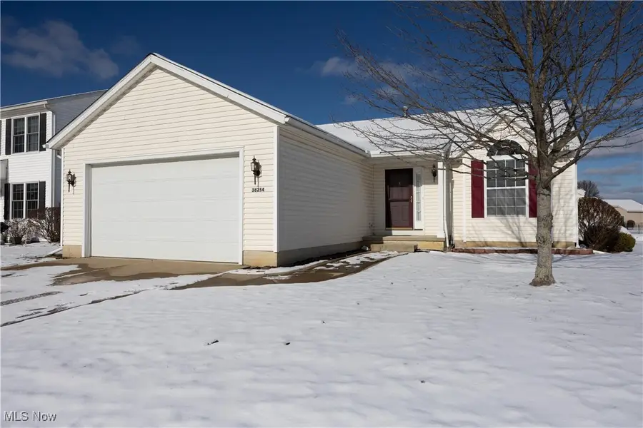 38254 Misty Meadow Trail, North Ridgeville, OH 44039 - Image #2