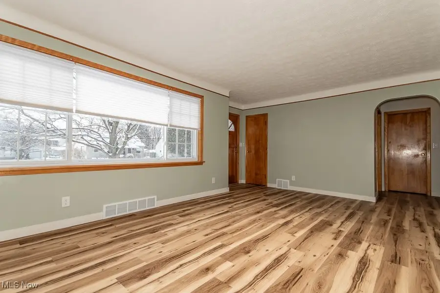 38241 Roselawn Avenue, Willoughby, OH 44094 - Image #2