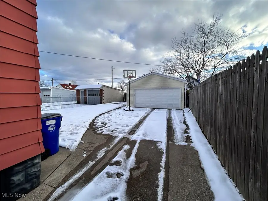 3901 Germaine Avenue, Cleveland, OH 44109 - Image #2
