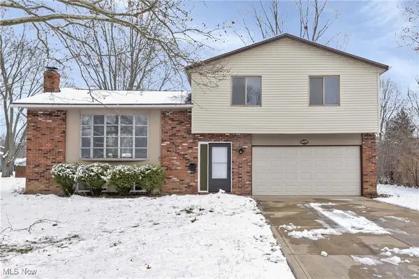 6979 Warrington Drive, North Olmsted, OH 44070